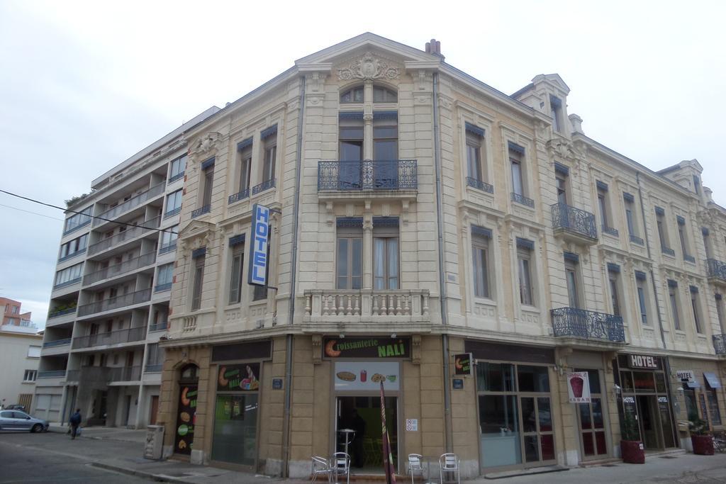 Hotel De La Gare Romans-sur-Isère Екстериор снимка